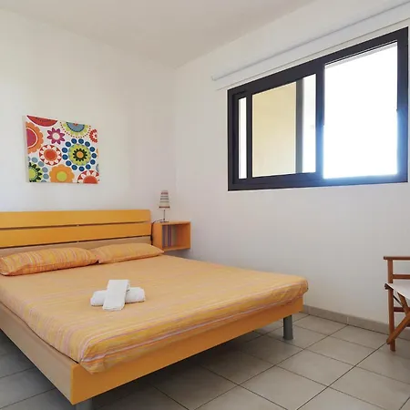 Apt, 4 *